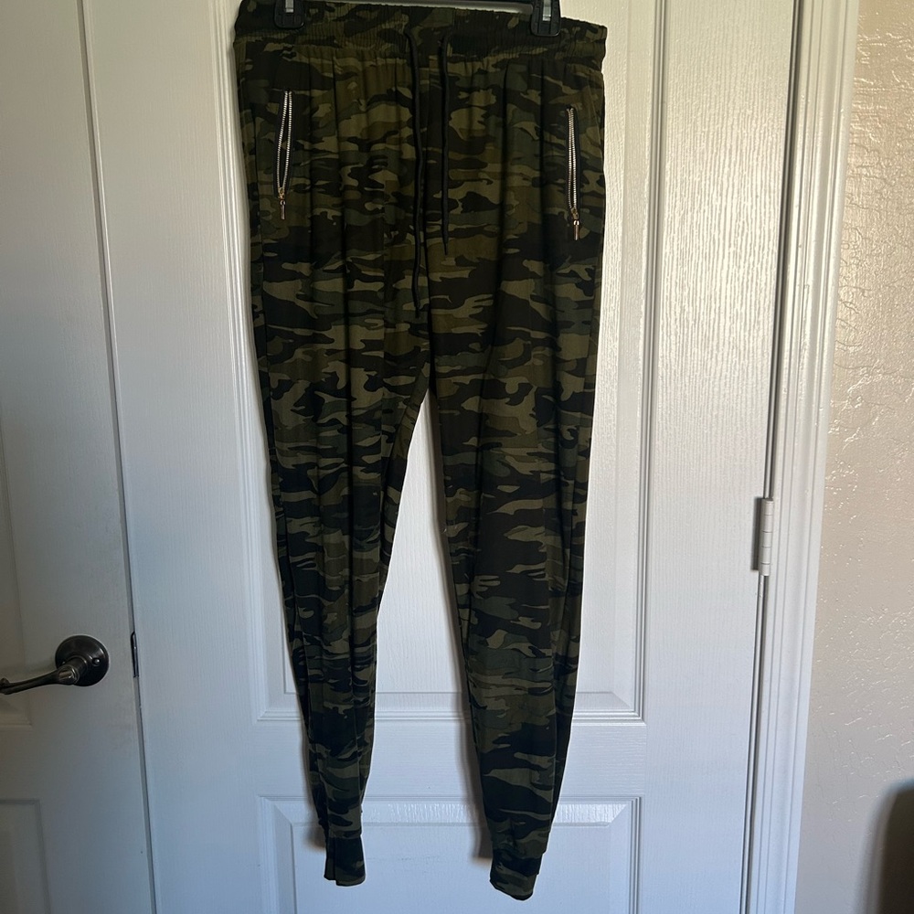 Amazon Women’s Camouflage Track/Jogger Pants